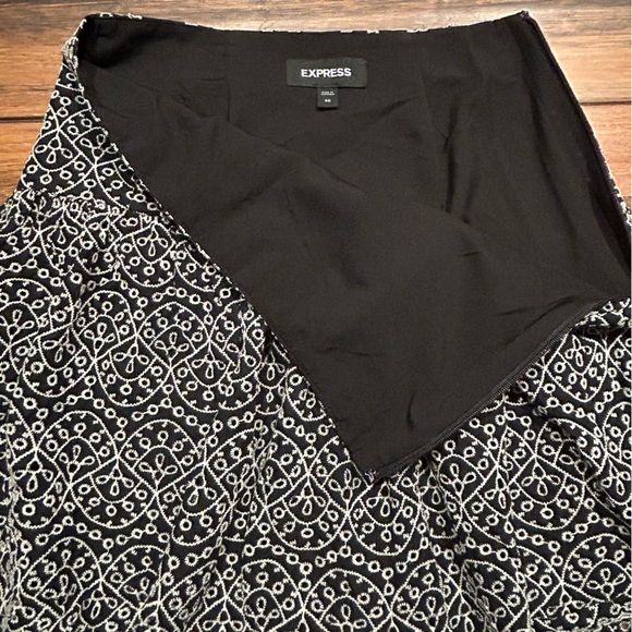 Express black/white high waisted, Scalloped, Eyelet side zip skirt. Size 00. - Picture 2 of 5